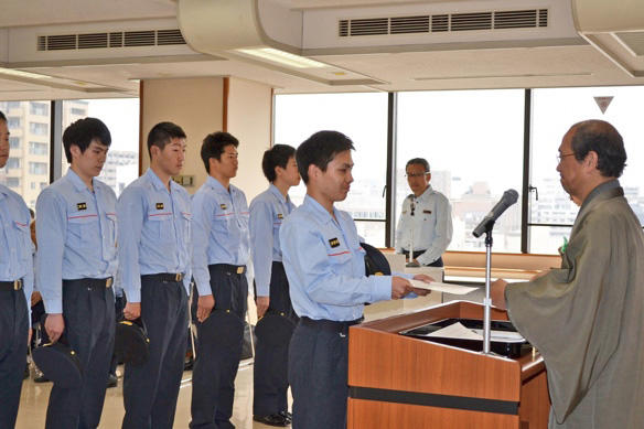 京都市長から学生消防団員へ認証状交付