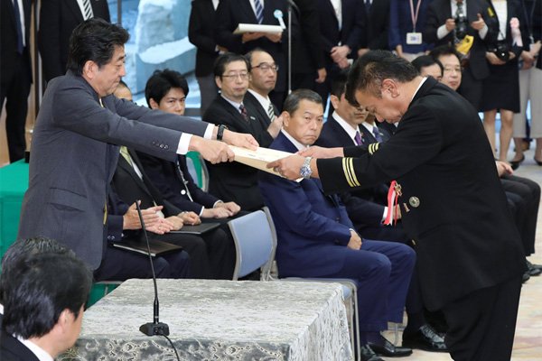 表彰状の授与