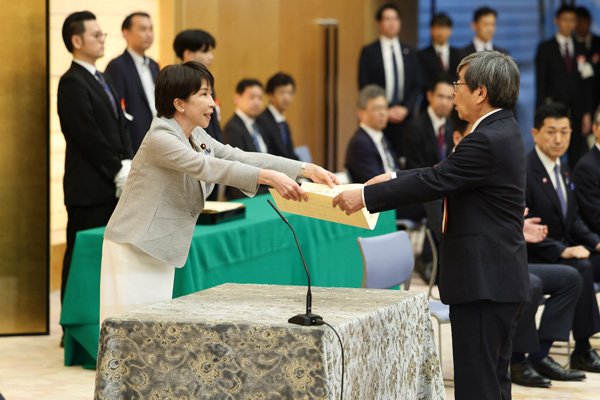 表彰状の授与
