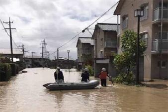 ②豊野地区　ゴムボートにて救出活動