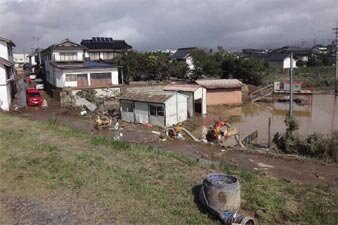 千曲川右岸（川久保樋管）排水ポンプ設置