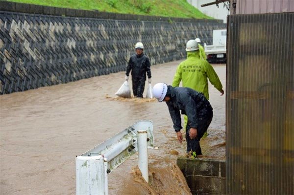 準用河川助ノ巻川（栄町地内）積み土のう工