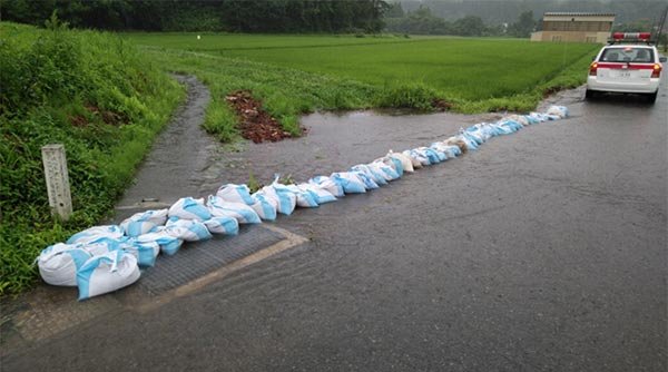 種沢地区 土のう積み