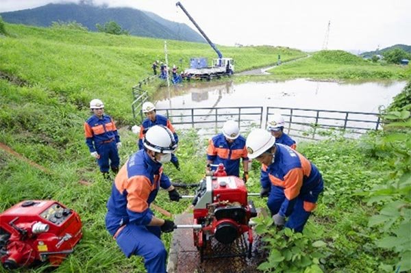 千曲川右岸（飯山市37.5K地先）排水作業