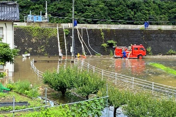 浜原地区（南谷川）内水排水作業