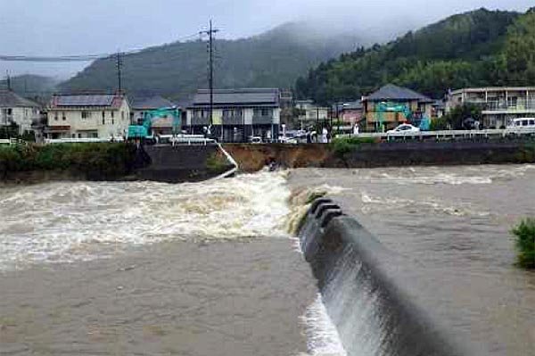 被害状況　対岸からの撮影