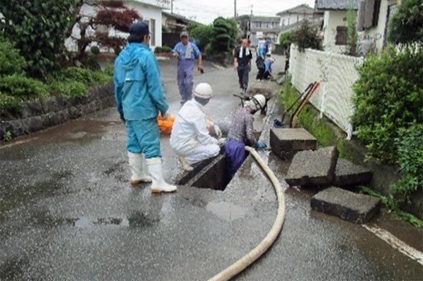 多良川左岸（栄町地区）水路の土砂撤去