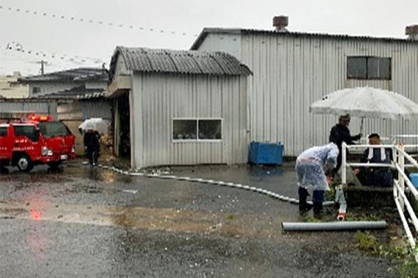 消防ポンプによる排水作業（1）