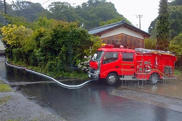 内水による道路冠水　排水作業 （和田町中三原）