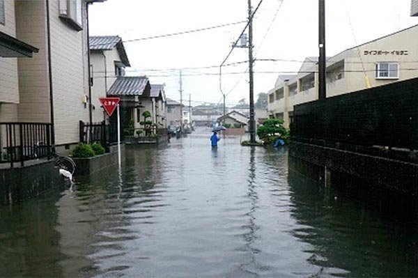 JR東田子の浦駅北側　冠水状況