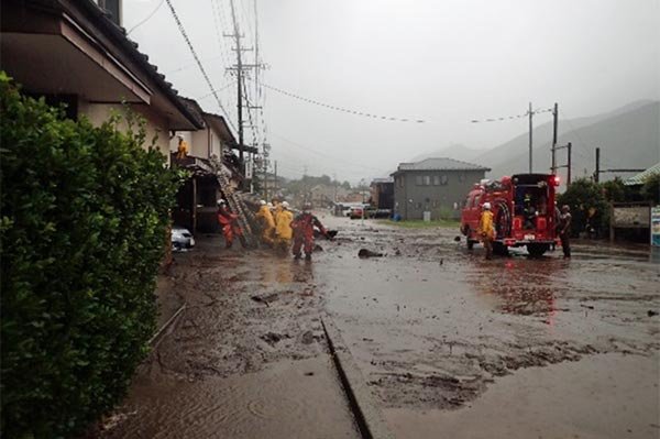 中大久保土石流（川岸東地先） 救助活動