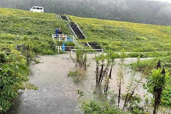 江の川右岸（尾原地内）排水作業