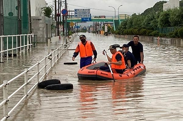 ②救命ボートによる救助活動2 （大町町、福母地区）