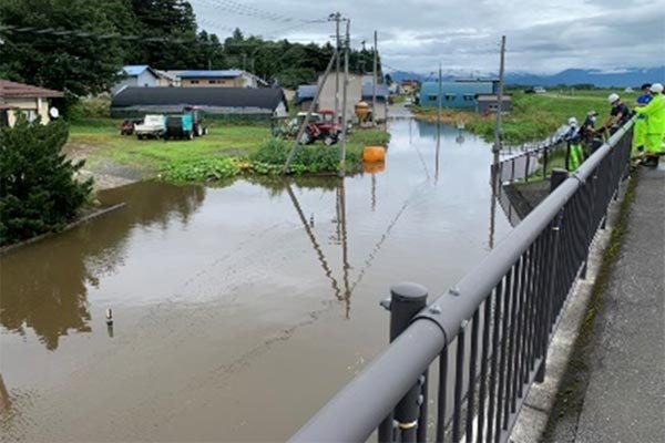 梨郷地区　排水作業