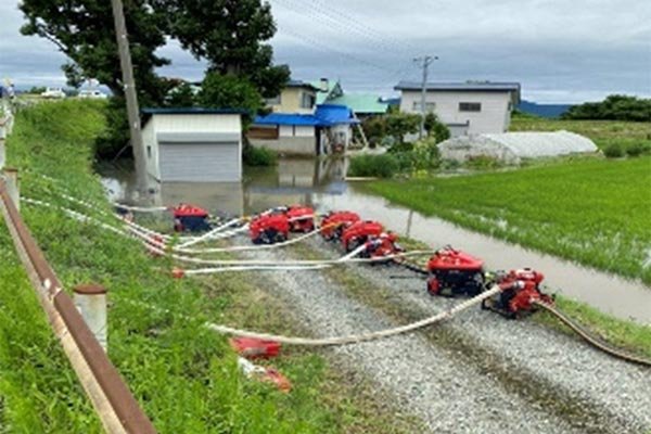 排水作業（高山下田地内）