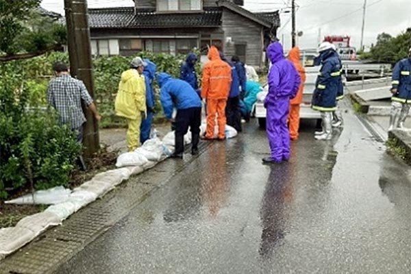 長曽川支流（下曽祢町）土のう積み