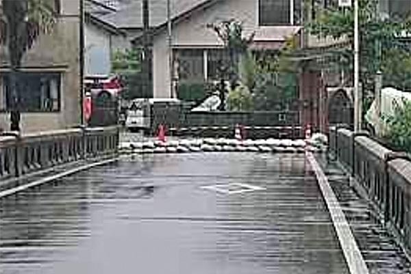 太田川右岸(889番地先)土のう積み