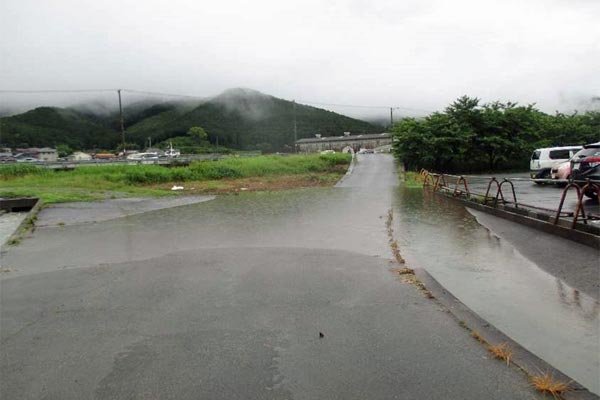 肱川右岸（宇和町大江）道路冠水