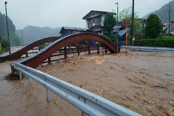 内川川（内川湯ノ又地区）氾濫状況