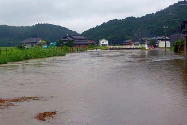 石田川上流から下流方向（岐阜市北野西山地先）