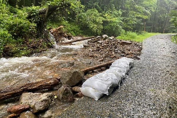 積み土のう工（山口川左岸）