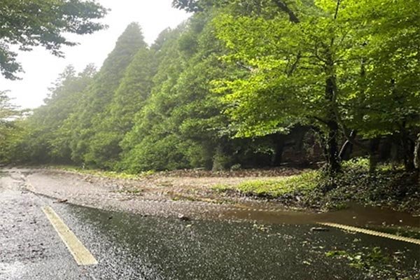 越水の様子（塚原エコーライン）