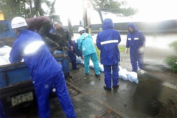 二見地区海岸（二見町茶屋地内）積み土のう工