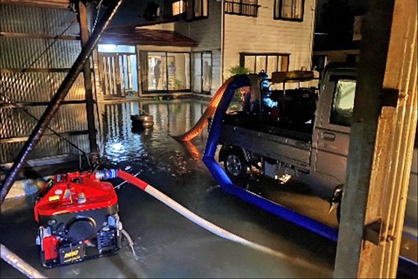 排水ポンプ等による排水作業(内水対応 西大塚地内)