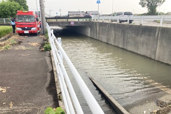 排水ポンプ車による排水作業
