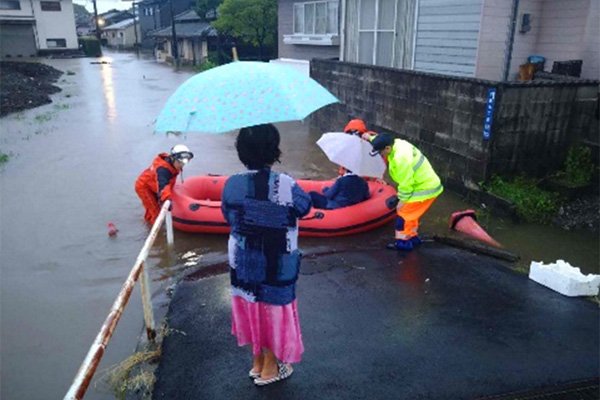 小島地区の浸水被害 ボートによる人命救助
