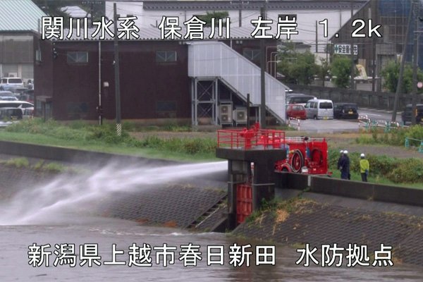 ポンプ車による排水作業 保倉川右岸（港町地先）