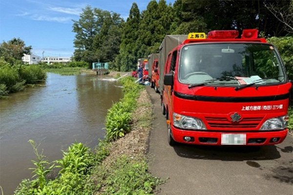 可搬ポンプによる排水作業 戸野目川右岸（三田新田地内）