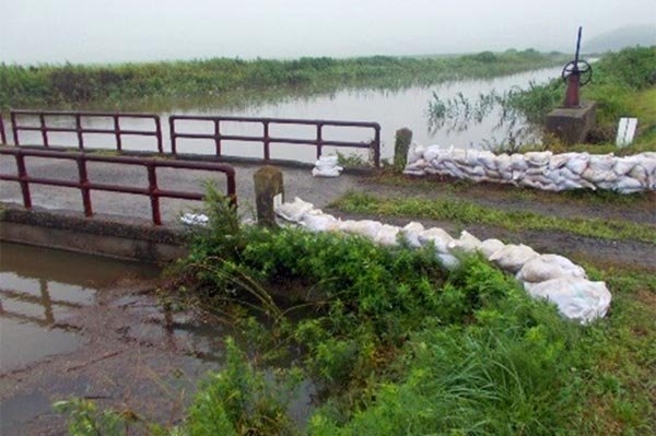 鞍坪右岸（西福田字鱗地先）土のう積み