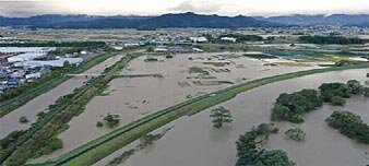 最上川（糠野目地区）の浸水被害出典：国土交通省山形河川国道事務所