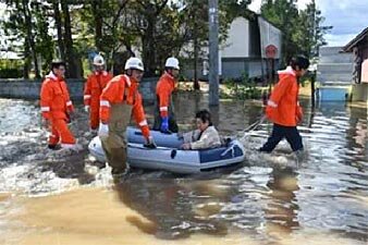 救助ボートによる避難（黒川地内）