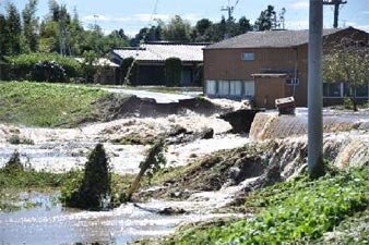 浅川右岸（松栄町地内）堤防決壊