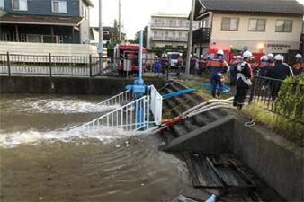 涸沼川左岸（大貫地区）排水作業