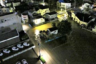 川の氾濫により冠水した市役所周辺(万町地内)