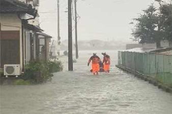 ④惣右衛門地区　ボートによる救助