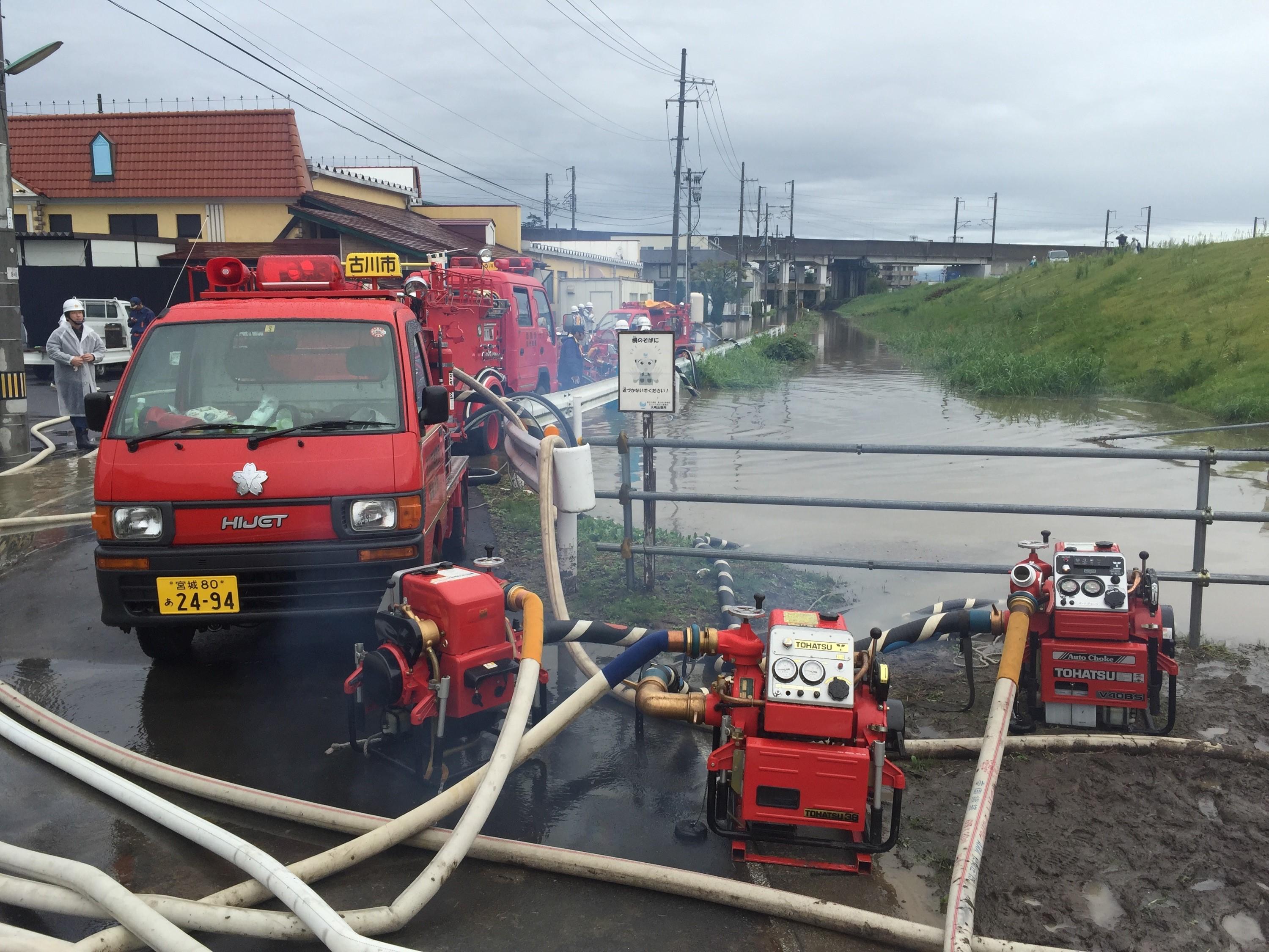 大崎市古川地区内水の排水作業