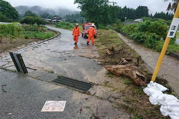 薬師川（上野313-2地先）積み土のう工