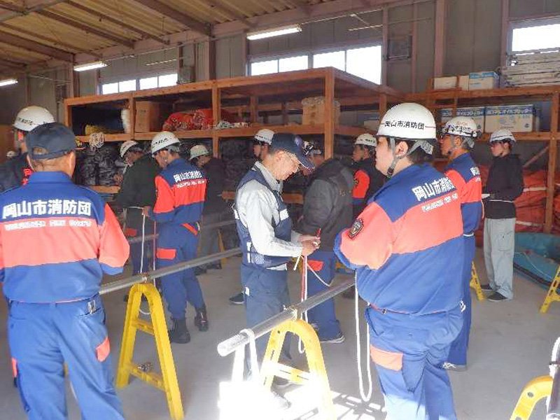 ロープワークの実技演習