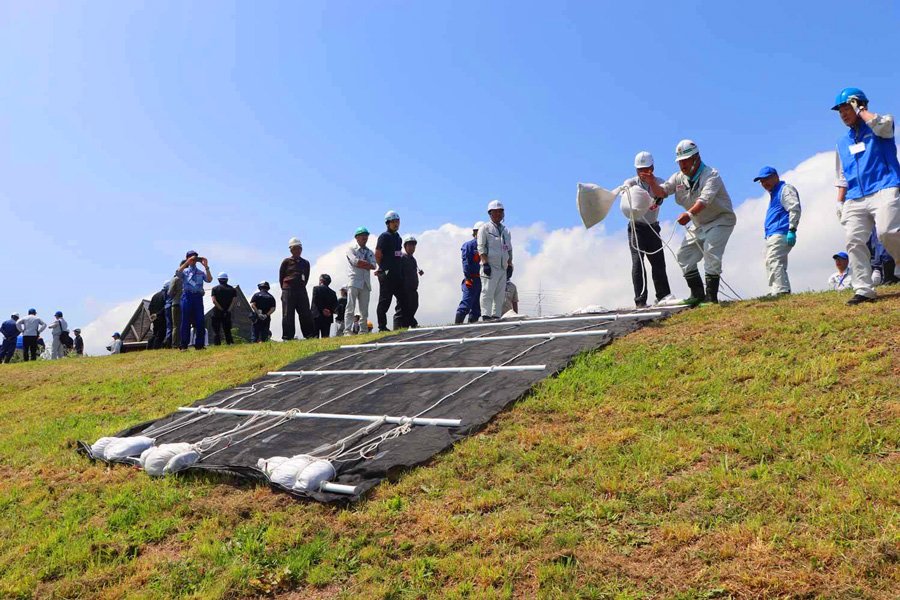 シート張り工の実技演習