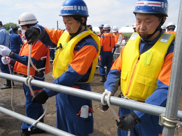 ロープワークの実技演習