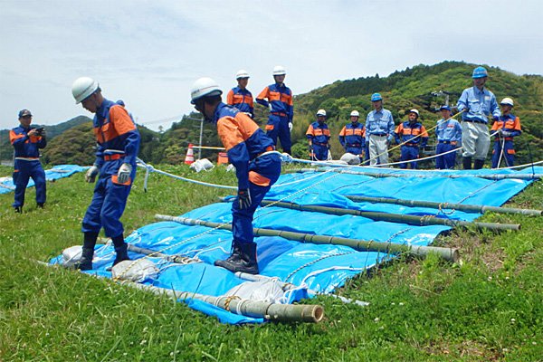 シート張り工の実技演習